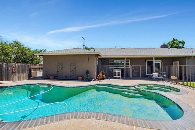 2701 Warwick Lane, Modesto CA: https://media.crmls.org/mediaz/0f60676b-eb49-4032-8655-bcf2cf60ca9d.jpg