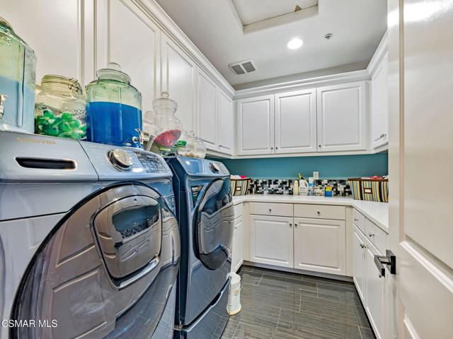 27636 Camellia Drive, Saugus CA: https://media.crmls.org/mediaz/0f6067df-4a13-4b9a-8d3b-1e16a25d11c8.jpg