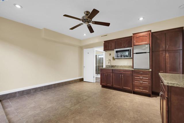 17561 Vineyard Rd, Castro Valley CA: https://media.crmls.org/mediaz/0f609e09-5388-41b1-af6e-7001bb727332.jpg