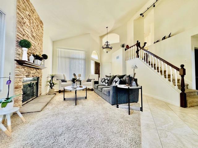 Detail Gallery Image 3 of 24 For 1984 Casablanca Ct, Vista,  CA 92081 - 3 Beds | 2/1 Baths