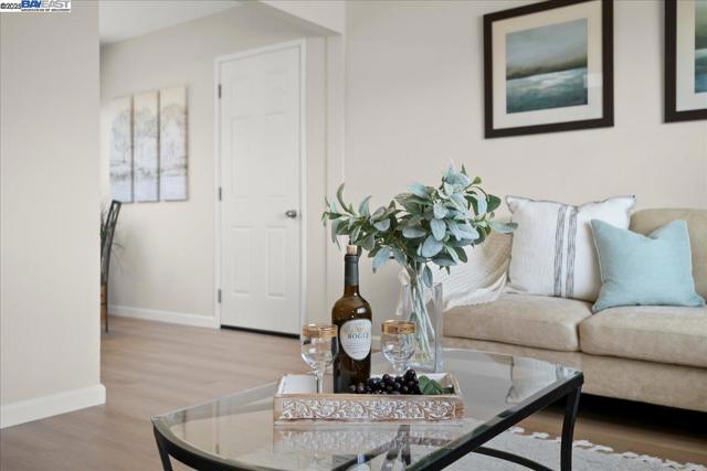 36533 Ruschin Dr, Newark CA: https://media.crmls.org/mediaz/0f60db9b-f5fd-4064-af67-12a284463b6e.jpg