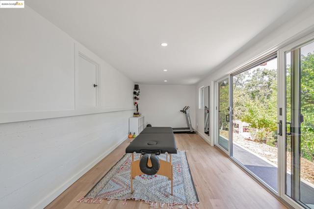 3336 Oak Ct, Lafayette CA: https://media.crmls.org/mediaz/0f60e0a5-4878-4c0e-a0b7-6d72f904c431.jpg