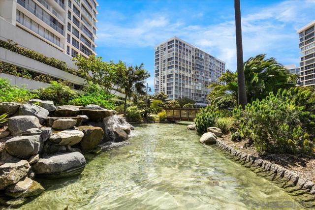 1820 Avenida Del Mundo, Coronado CA: https://media.crmls.org/mediaz/0f611a77-66f7-4318-8278-a06a52203023.jpg