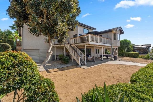 17924 Saint Andrews Dr, Poway CA: https://media.crmls.org/mediaz/0f6123f0-3c75-438e-8a8e-93a2cea9903c.jpg
