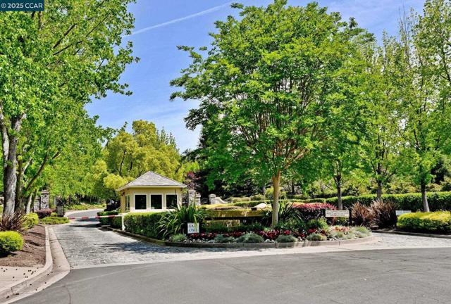 47 Kentfield Ct, Alamo CA: https://media.crmls.org/mediaz/0f61af32-3e9f-48c5-bda5-a2234bc2d875.jpg