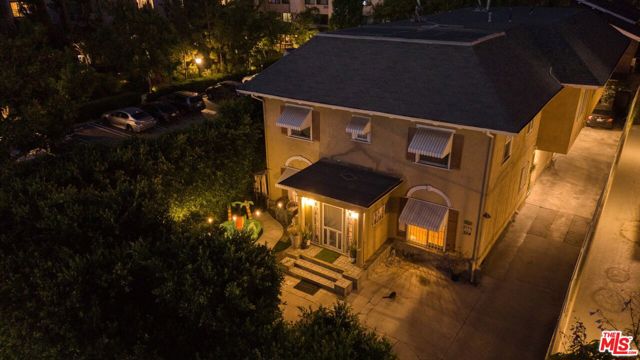 320 Westminster Avenue, Los Angeles CA: https://media.crmls.org/mediaz/0f62b0e3-c4b2-45e5-a467-32483b21e410.jpg