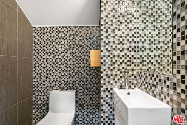 1810 Westmoreland Boulevard, Los Angeles CA: https://media.crmls.org/mediaz/0f62b905-fa67-40ba-85f2-e0d28c26d402.jpg
