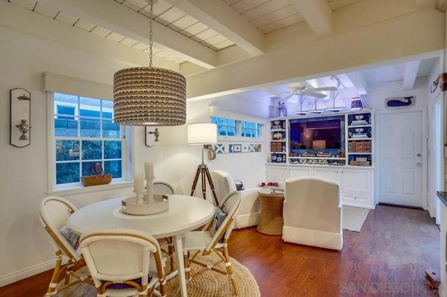 75 Corinthian Walk, Long Beach CA: https://media.crmls.org/mediaz/0f62eb8a-56af-423d-a10e-fdd4e351b87e.jpg