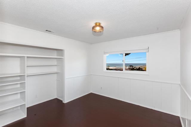513 Canyon Drive, Solana Beach CA: https://media.crmls.org/mediaz/0f631b52-0ba0-485a-9595-d3491a5bb6e6.jpg