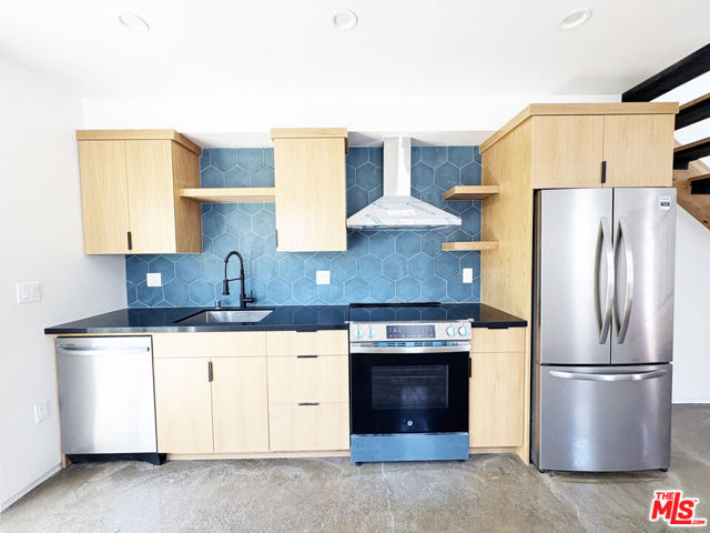 1340 1/2 2nd Avenue, Los Angeles CA: https://media.crmls.org/mediaz/0f636f25-baa8-42e7-bba5-cac5247d0e4e.jpg