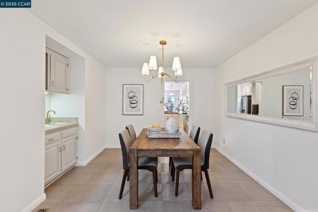 19 Via Barcelona, Moraga CA: https://media.crmls.org/mediaz/0f639c33-0924-47b7-83ba-d37b2a54ad60.jpg