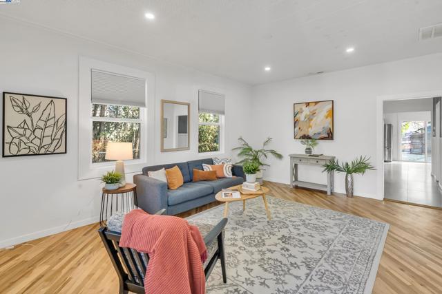 Image 24 of 60 For 207 D St Roseville