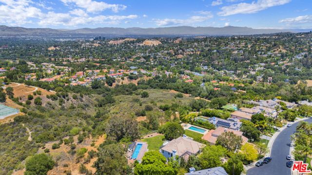23473 Palm Drive, Calabasas CA: https://media.crmls.org/mediaz/0f644a21-516a-45b4-8994-55252b347362.jpg