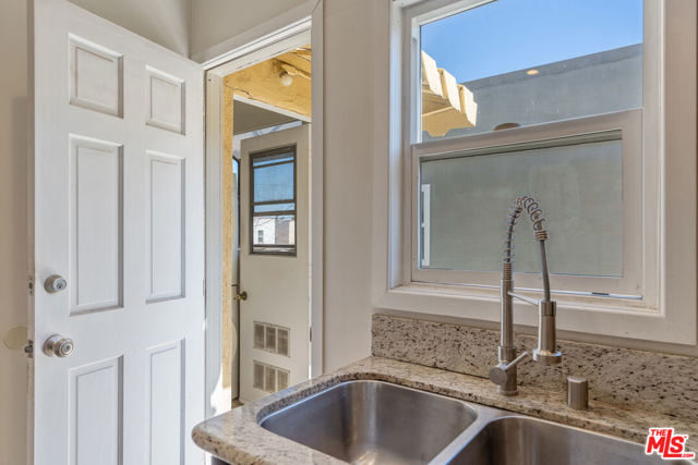 458 N Genesee Avenue, Los Angeles CA: https://media.crmls.org/mediaz/0f644bc9-2bbf-4f1e-b73d-e014952b87c3.jpg