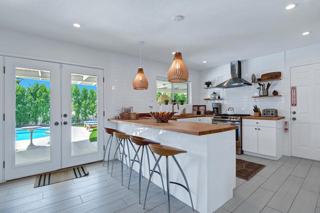 1373 E Madero Circle, Palm Springs CA: https://media.crmls.org/mediaz/0f645659-e61e-4628-b490-4dd78cc8f49b.jpg