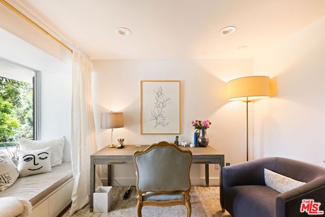 11531 Amanda Drive, Studio City CA: https://media.crmls.org/mediaz/0f64ddd8-386b-49c6-8baa-4d316e8f9676.jpg