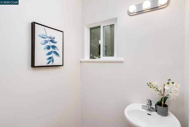 1019 Sir Francis Drake Blvd, San Anselmo CA: https://media.crmls.org/mediaz/0f65093c-64e4-4ddc-8a37-17ae0506d7f2.jpg