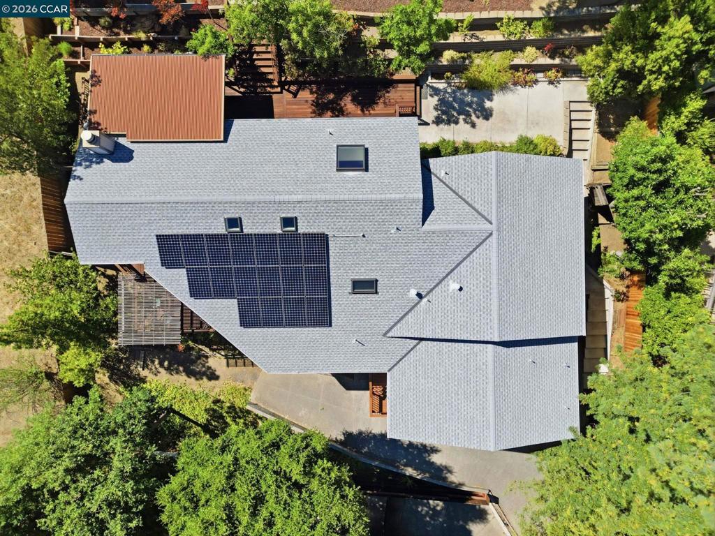 https://media.crmls.org/mediaz/0f662907-a417-467b-8677-5f456179c875.jpg?preset=X-Large
