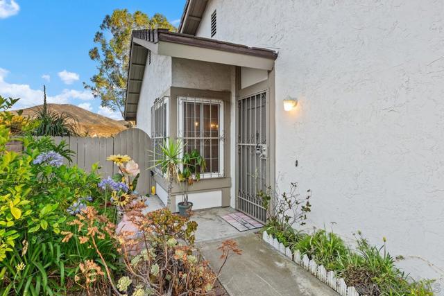 10497 Moorpark St, Spring Valley CA: https://media.crmls.org/mediaz/0f667687-a9b7-4b95-bc2b-10e6d4944006.jpg