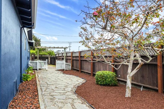232 Peninsula Drive, Marina CA: https://media.crmls.org/mediaz/0f66986e-9cea-4786-a0cd-e69c1339de80.jpg