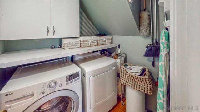 13027 Via Latina, Del Mar CA: https://media.crmls.org/mediaz/0f66f4ff-f5f3-4e9f-bd43-c1e238cceffe.jpg