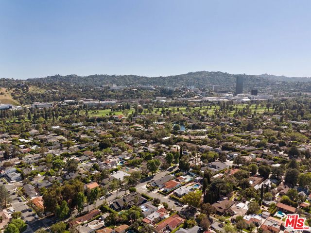 112 N Valley Street, Burbank CA: https://media.crmls.org/mediaz/0f67371b-9e91-46fa-84c9-637ef0ec393f.jpg