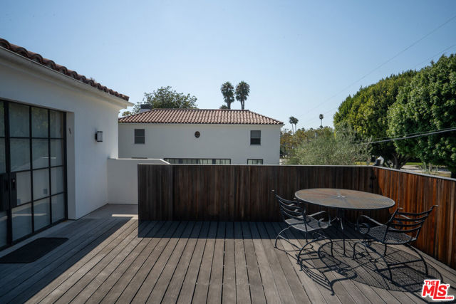 546 N Mccadden Place, Los Angeles CA: https://media.crmls.org/mediaz/0f6744f3-bb4d-45c0-8b2f-4d4c7df58453.jpg