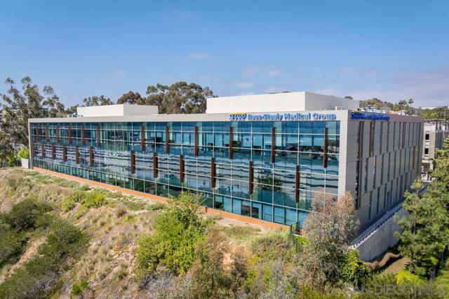 11289 Silver Buckle Way, San Diego CA: https://media.crmls.org/mediaz/0f67e862-3f19-41ca-9cb8-8f118fe7dbb0.jpg