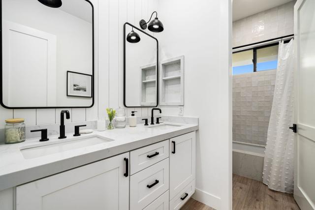 33 Calle La Reina, Rancho Mirage CA: https://media.crmls.org/mediaz/0f681494-1bc3-4008-9d92-345628c95a08.jpg