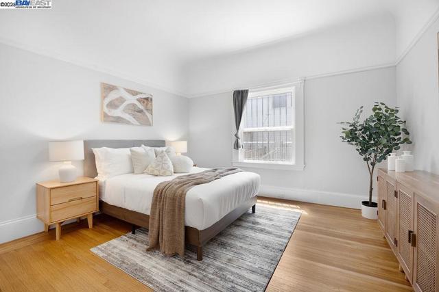 300 Somerset St, San Francisco CA: https://media.crmls.org/mediaz/0f683904-6fe7-46a0-94e6-5eb57966aa06.jpg