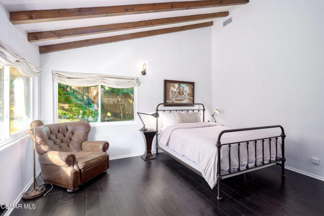 26007 Philrich Circle, Calabasas CA: https://media.crmls.org/mediaz/0f683bb4-6e73-433e-88dd-072c598b3c8b.jpg