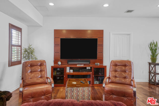 10943 Barman Avenue, Culver City CA: https://media.crmls.org/mediaz/0f689b31-eb2b-4c7c-8c00-0e63527c3a67.jpg