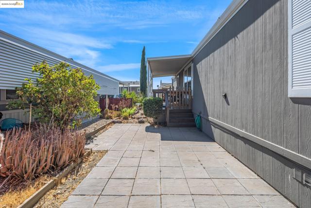 16711 Marsh Creek Rd, Clayton CA: https://media.crmls.org/mediaz/0f695809-d267-412a-980f-faef85889fc9.jpg