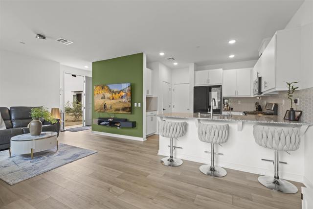 Detail Gallery Image 5 of 18 For 35228 Tuft Place, Fallbrook,  CA 92028 - 3 Beds | 2/1 Baths