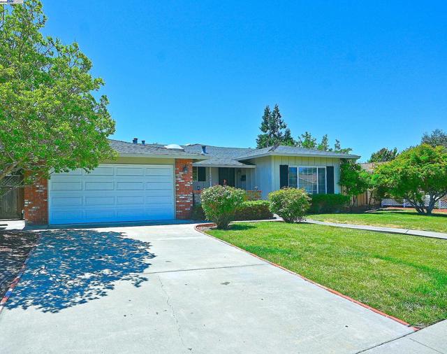 7144 Prince Dr, Dublin CA: https://media.crmls.org/mediaz/0f6b4460-ebe0-4121-a9a5-eb38bfbc4700.jpg