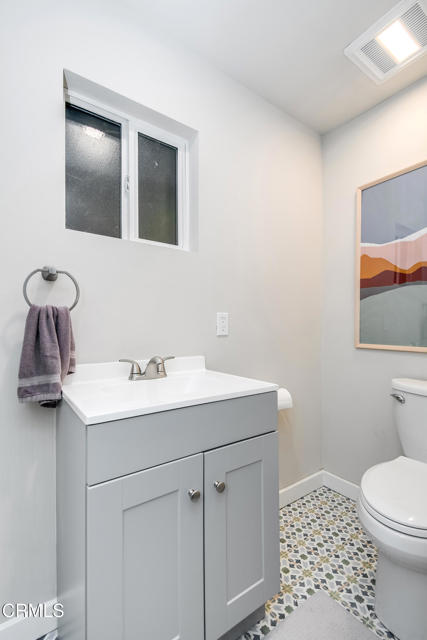 238 W Center Street, Ventura CA: https://media.crmls.org/mediaz/0f6b8895-4848-4ea9-b5f8-ae4edfd48033.jpg