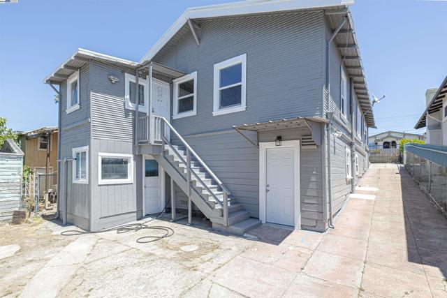 4015 SAN JUAN ST, Oakland CA: https://media.crmls.org/mediaz/0f6bf490-a360-457f-b405-f702a0a935a7.jpg