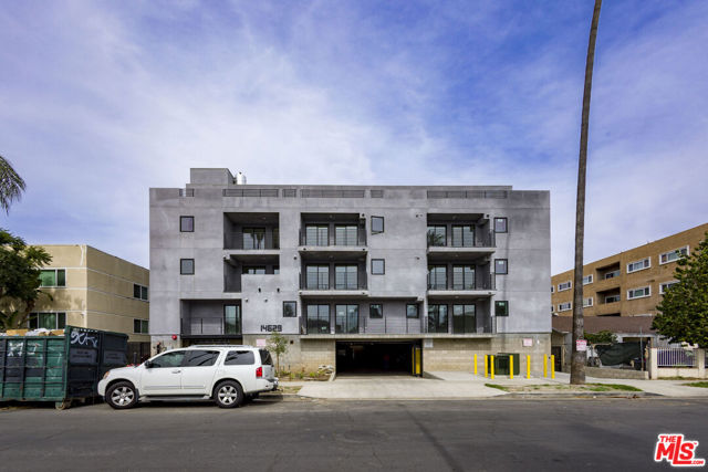 14629 Erwin Street, Van Nuys CA: https://media.crmls.org/mediaz/0f6c2ced-288a-463b-9683-e41f30187938.jpg