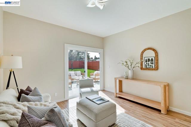 Image 24 of 58 For 4691 Rousillon Ave