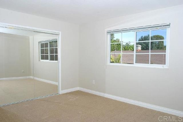 Detail Gallery Image 11 of 13 For 624 Sabrina Way, Vista,  CA 92084 - 4 Beds | 2/1 Baths