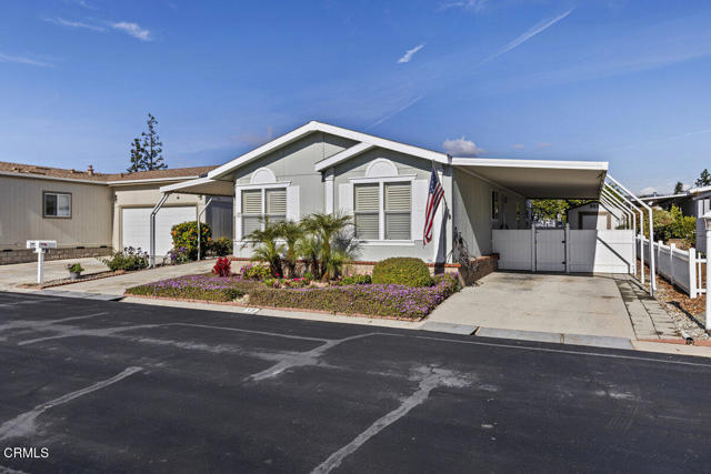 Detail Gallery Image 2 of 30 For 17 Chaucer Ln #17,  Ventura,  CA 93003 - 2 Beds | 2 Baths