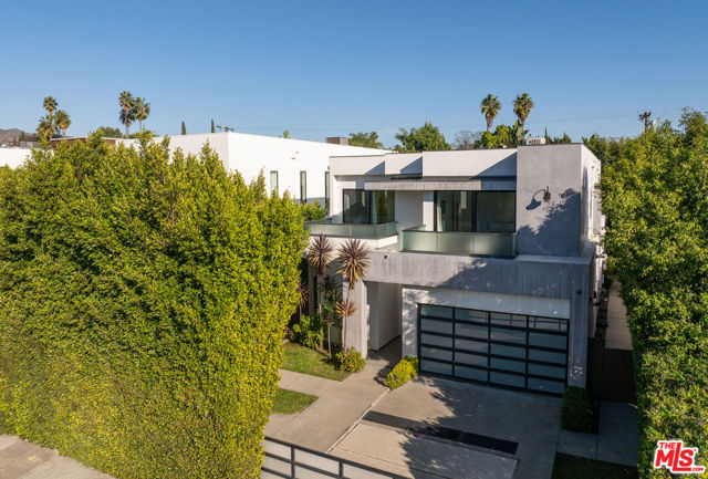 926 N Crescent Heights Boulevard, Los Angeles CA: https://media.crmls.org/mediaz/0f6d1787-1561-411d-ae27-a7cce991b27a.jpg