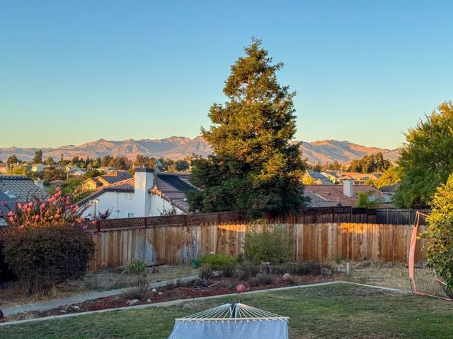 215 Rays Circle, Hollister CA: https://media.crmls.org/mediaz/0f6d3ee1-4e93-48cf-814f-768b7e7ffa1a.jpg
