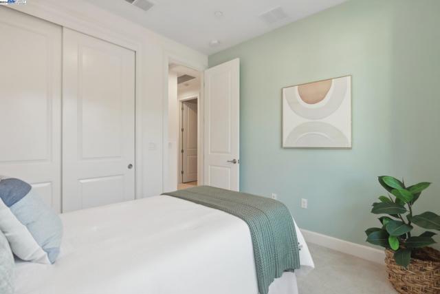Image 19 of 46 For 239 N St  