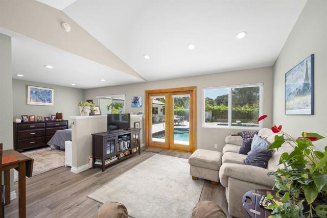 1510 2 Orangeview Dr,  CA: https://media.crmls.org/mediaz/0f6d7054-0314-490b-991a-4fe01bff34a7.jpg