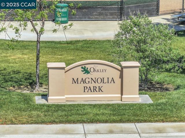 369 Myrtle Ln, Oakley CA: https://media.crmls.org/mediaz/0f6dadfc-15c7-4bf0-b5ff-28142f8c9acd.jpg