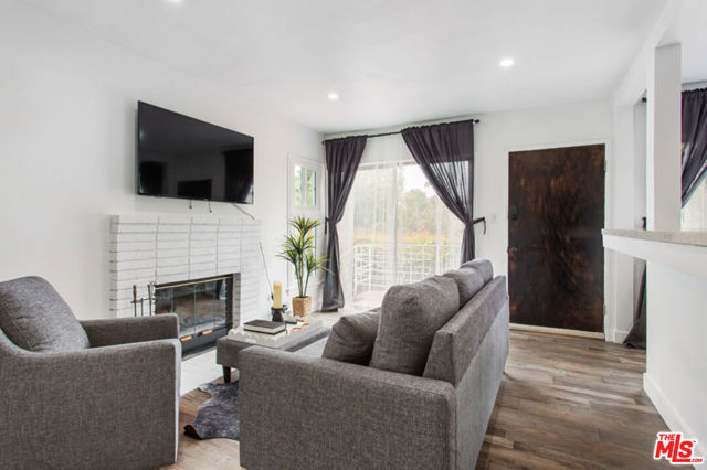 6915 Paseo Del Serra, Los Angeles CA: https://media.crmls.org/mediaz/0f6db396-1626-48a0-8ea7-bf6d3047e688.jpg