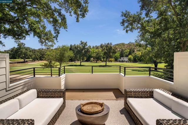 238 Cameo Dr, Danville CA: https://media.crmls.org/mediaz/0f6dbd8a-fb67-43c2-887e-da9e51ece2d9.jpg