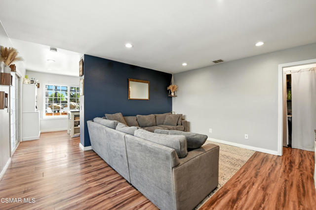 5327 Heather Street, Camarillo CA: https://media.crmls.org/mediaz/0f6dd7f7-8538-4a54-a65d-40dc598ba2ad.jpg