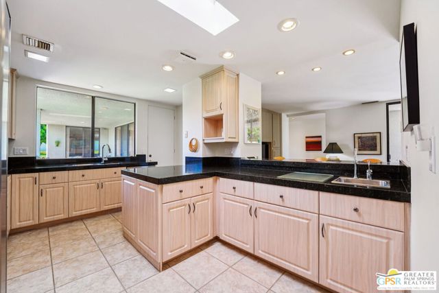 1445 Via Isla, Palm Springs CA: https://media.crmls.org/mediaz/0f6e0e1e-d675-4423-8be8-e57715d20f21.jpg